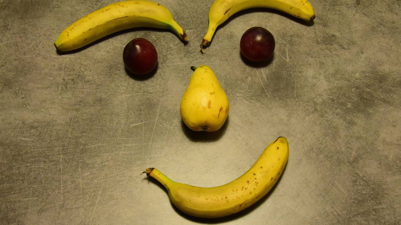 usmiata tvár z ovocia